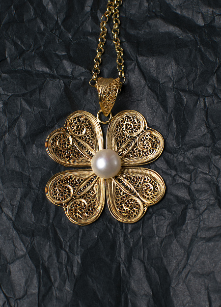 Rosette pendant with pearl 13,5g