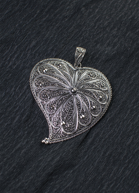 Heart pendant made of oxidized silver