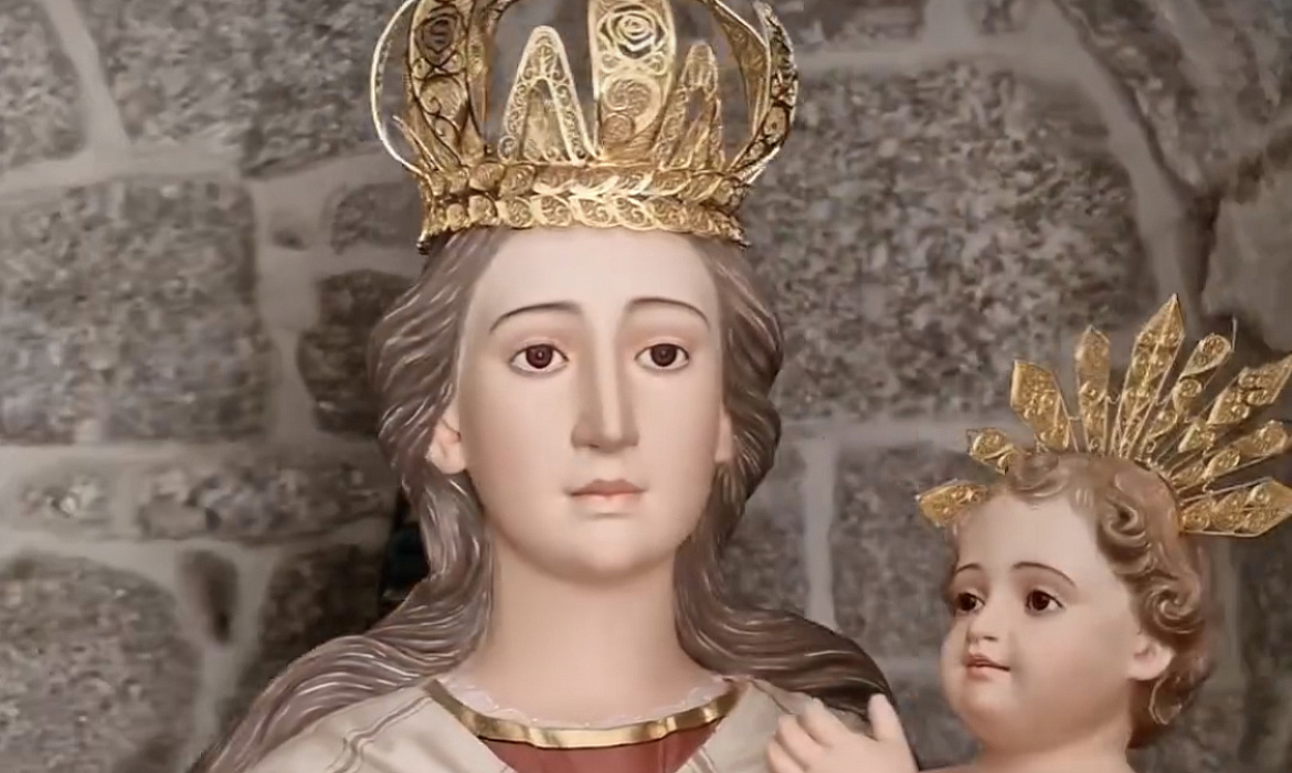 A crown for Our Lady of Amparo