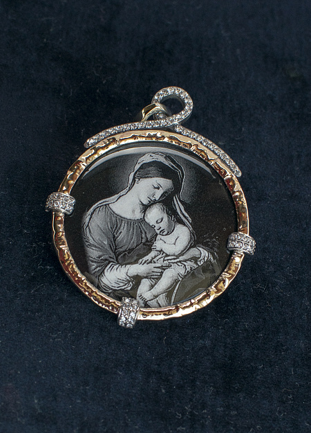 Pendant Divine Mother