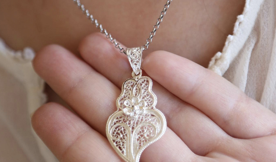 Does Portuguese filigree resemble oriental patterns?