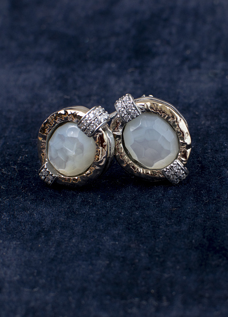 Earrings with mother of pearl